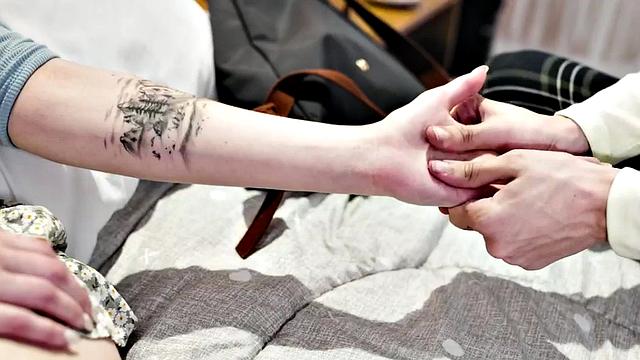 Scissoring massage rub wet pussies after pussylicking