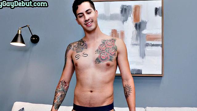 Tattooed debut stud jerks and cums in solo on casting