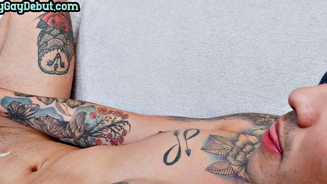 Tattooed debut stud jerks and cums in solo on casting
