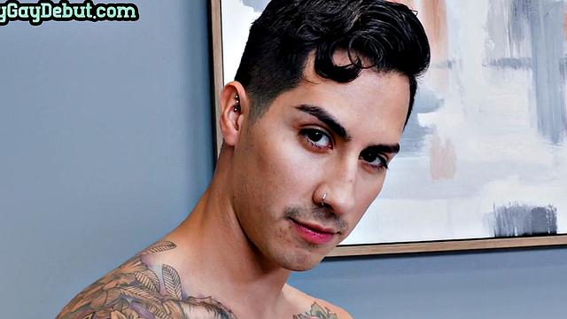 Tattooed debut stud jerks and cums in solo on casting