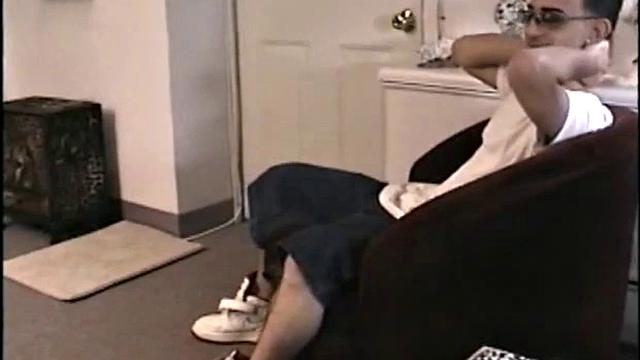 paulie получает медленный дроч и мощно кончает