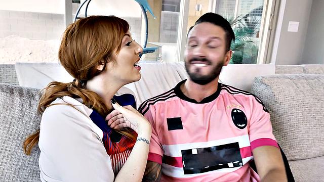 рыжая милфа проиграла футбольную ставку и дала в анал