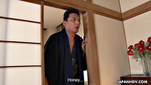 Maki Hojo and Tsubaki sharing shlong