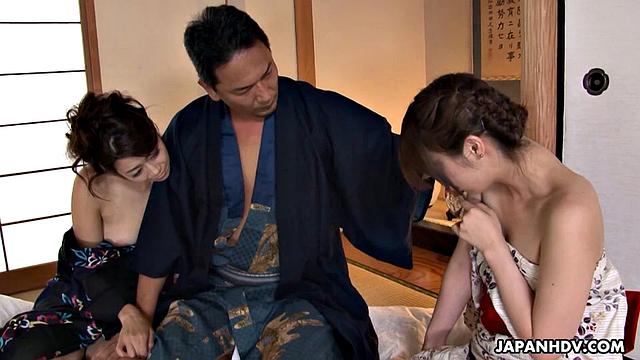 Maki Hojo and Tsubaki sharing shlong