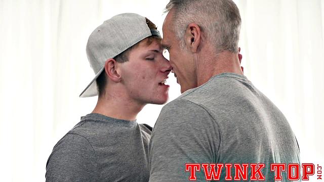 LUKAS STONE Chapter 2 - Top Instructions