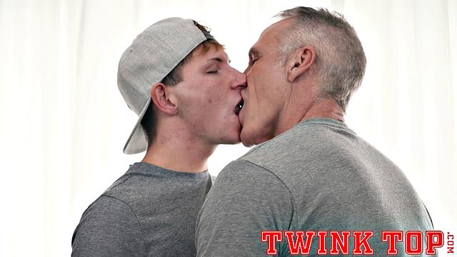 LUKAS STONE Chapter 2 - Top Instructions