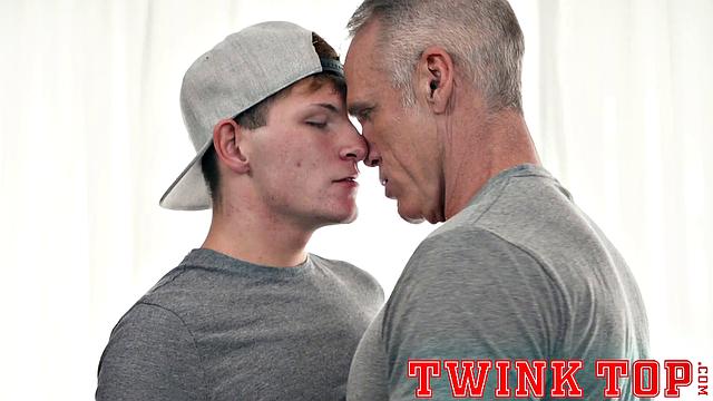 LUKAS STONE Chapter 2 - Top Instructions