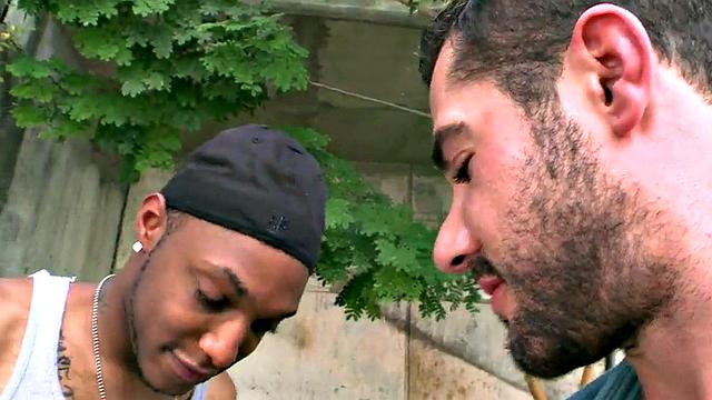 Tattooed ebony hunk pounds tight interracial ass of Ebony bottom