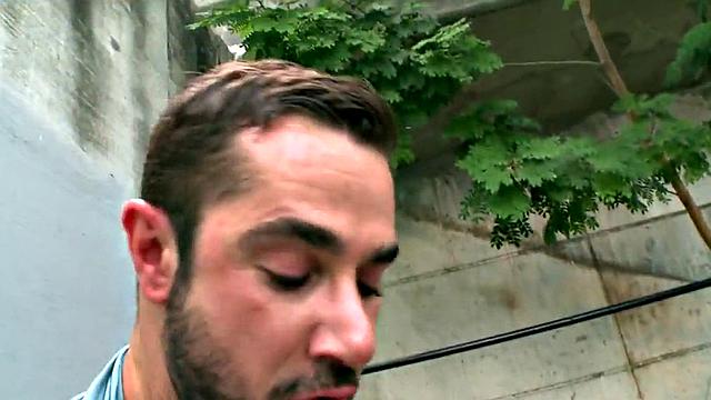 Татуированный черный качок жёстко трахает пассива