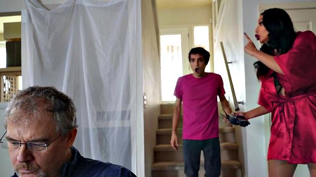 мамочка в чулках с огромными сисями - парнишка коротыш лизнул и вдул как надо