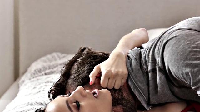 Big-booty babe nailed in doggy style after cock riding