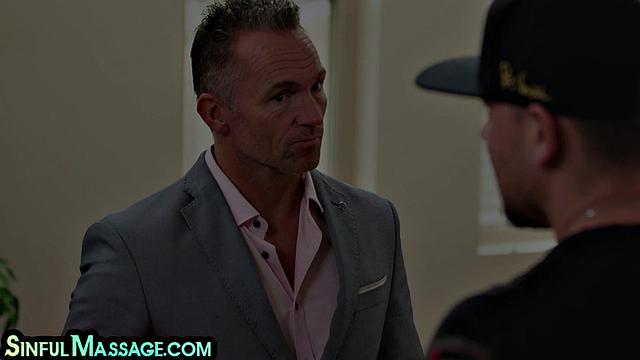 Huge ass masseuse pleasing DILF client