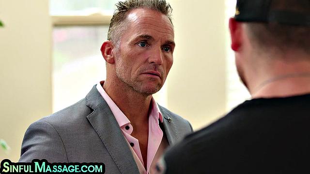 Huge ass masseuse pleasing DILF client