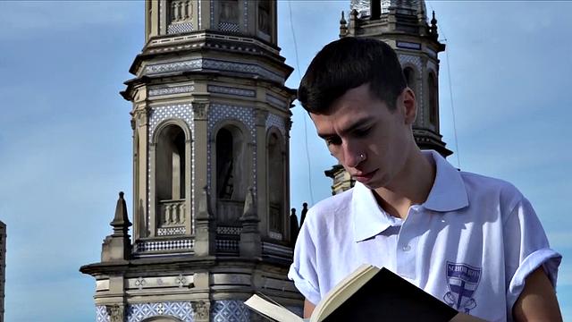 Андрес жестко трахается с Цезарем без резинки и кончает внутрь