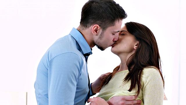 Teen Babe Lori Jane Gets Her Pussy Licked and Fucked for a Creampie