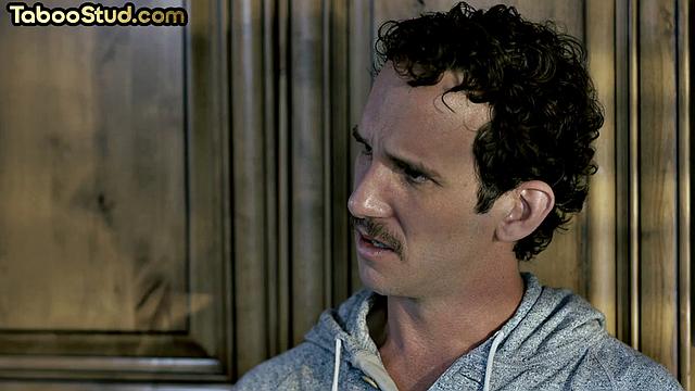 Мускулистый гей не сдержал страсть и жестко отодрал любовника раком после горячих ласк.