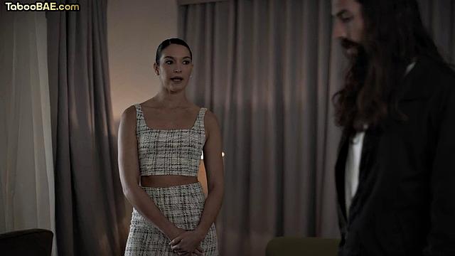 Две развратные бабы устраивают жаркое тройное с мужиком на камеру POV.