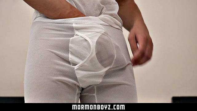 Новый миссион не может устоять - дрочит, думая о горячем бородатом епископе
