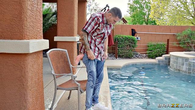 Кира Нуар и Ван Вайлд устраивают жаркую оргию с соседями на барбекю вечеринке.