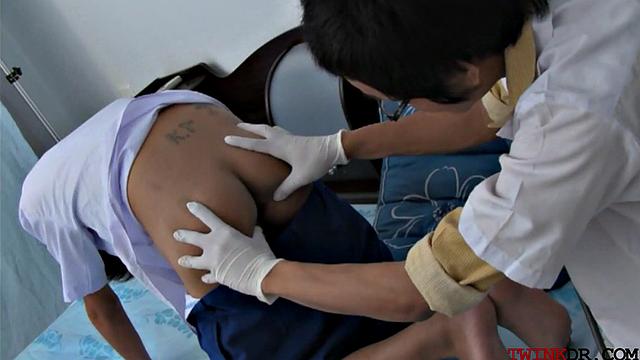 Amateur asian assfucked by doctor