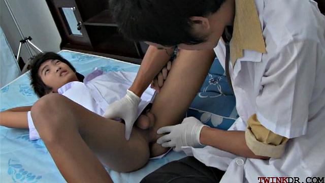 Amateur asian assfucked by doctor