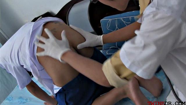 Amateur asian assfucked by doctor