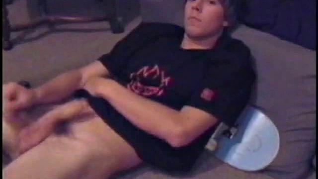 After showing off his hairy ass, Jayden lubes up his impressive boner. He acts just like a who has known all his life that he is simply awesome to look at. Guys can't take your eyes off this straight boy, and he knows it.