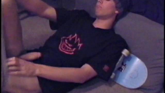 After showing off his hairy ass, Jayden lubes up his impressive boner. He acts just like a who has known all his life that he is simply awesome to look at. Guys can't take your eyes off this straight boy, and he knows it.