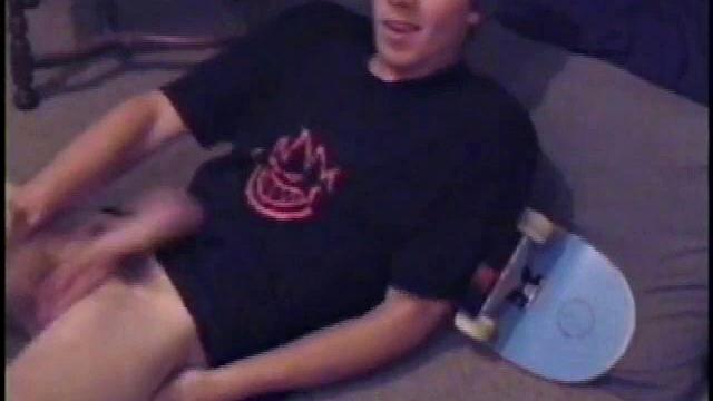 After showing off his hairy ass, Jayden lubes up his impressive boner. He acts just like a who has known all his life that he is simply awesome to look at. Guys can't take your eyes off this straight boy, and he knows it.