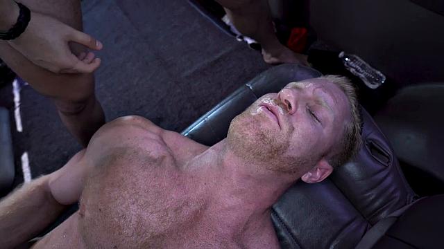 Tricked muscled stud fucks gay's asshole in bus for facial