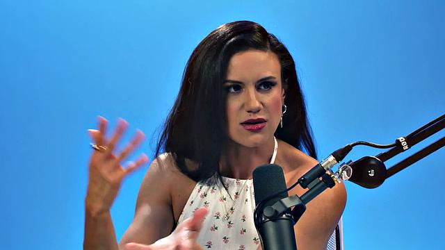 Horny MILF fingering her pussy and ass