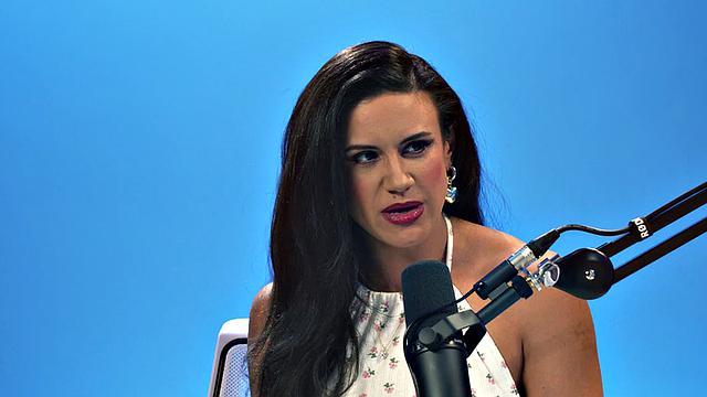 Horny MILF fingering her pussy and ass