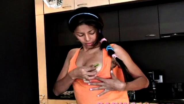 Watch carina 18 Fantasize And Touch Herself