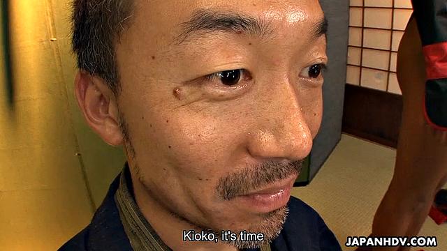 Beautiful girl gets her pussy toyed well