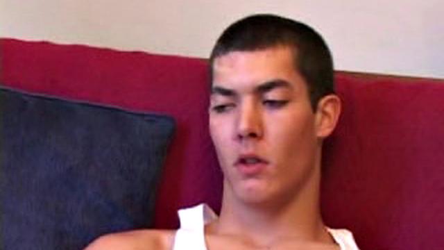 Смотри, как Brennan Stark дрочит и кончает для тебя на камеру.