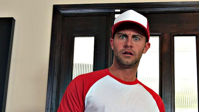 черри девиль сосёт доставщику пиццы и расплачивается сиськами