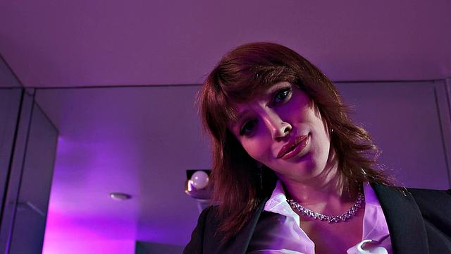 TRANSFIXED - Romantic Hung Stud Fucks Gorgeous Izzy Wilde In Bubble Bath