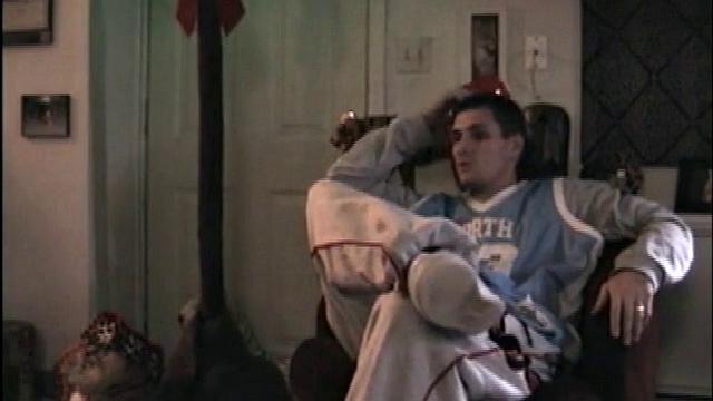 Тони - прям как деньги нужны, но сперма дешевле! Гей-расклад для взрослого мужика.