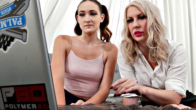 SEXY MOMMA - Everly Teaches Step Mom to Cam!