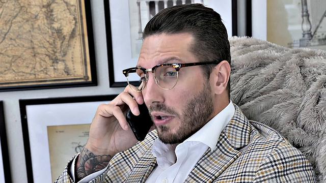 брюнетка устраивает жаркую встречу с репетитором