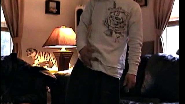 поли сосёт член парню