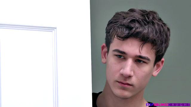 стеснительные стеснением не страдают: сёстры без белья на выпускной