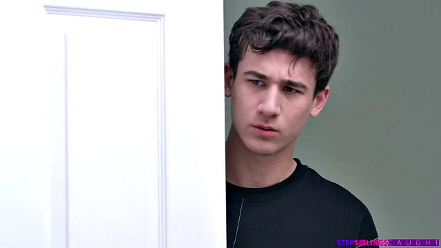 Stepsisters Graduation - S17:E4