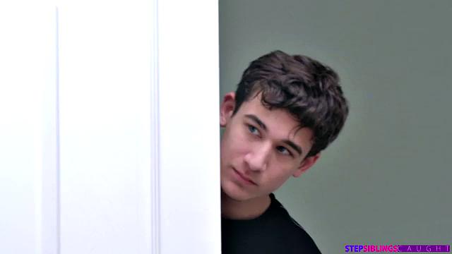 Stepsisters Graduation - S17:E4