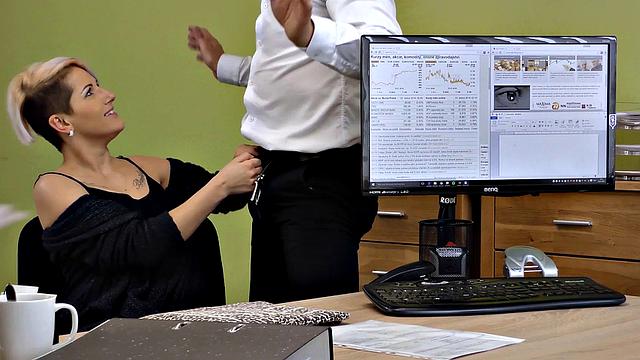 LOAN4K. Chick got off while asking for a loan for her business