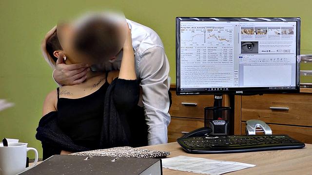 LOAN4K. Chick got off while asking for a loan for her business