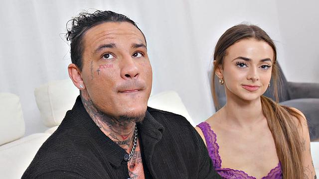 огромный островитянин жестко трахает на диване