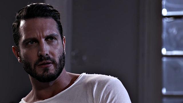 Stunning babes in 3some