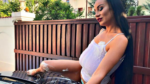 Helen Star: Workin' at the Wash