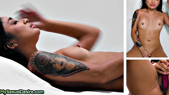 Busty babe pussytoying herself